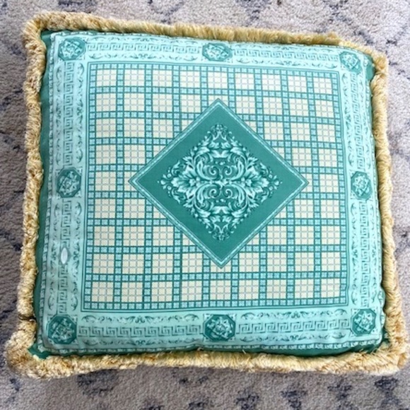 Gorgeous VERSACE small pillow. - Picture 2 of 6